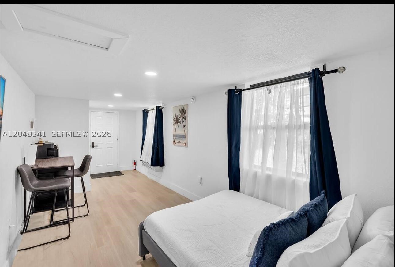 860 NW 17th Ct, Miami FL 33125