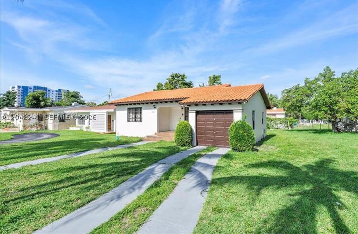 860 NW 17th Ct, Miami FL 33125