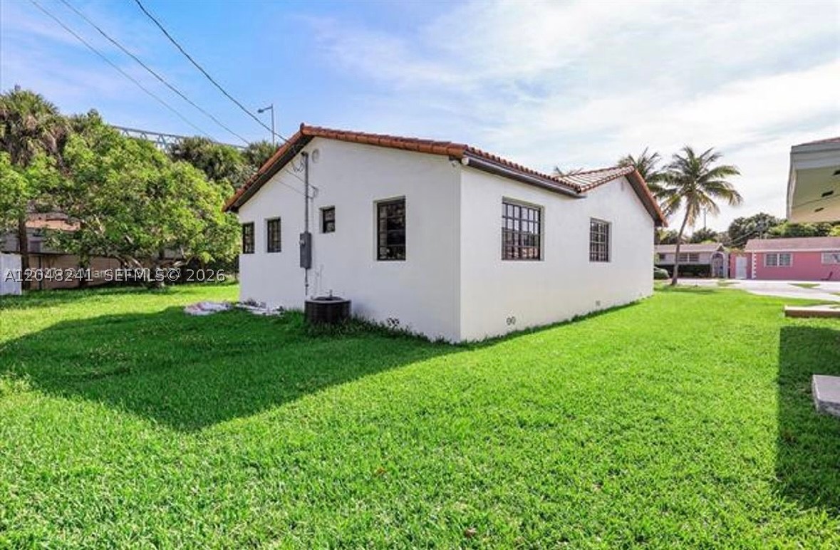 860 NW 17th Ct, Miami FL 33125
