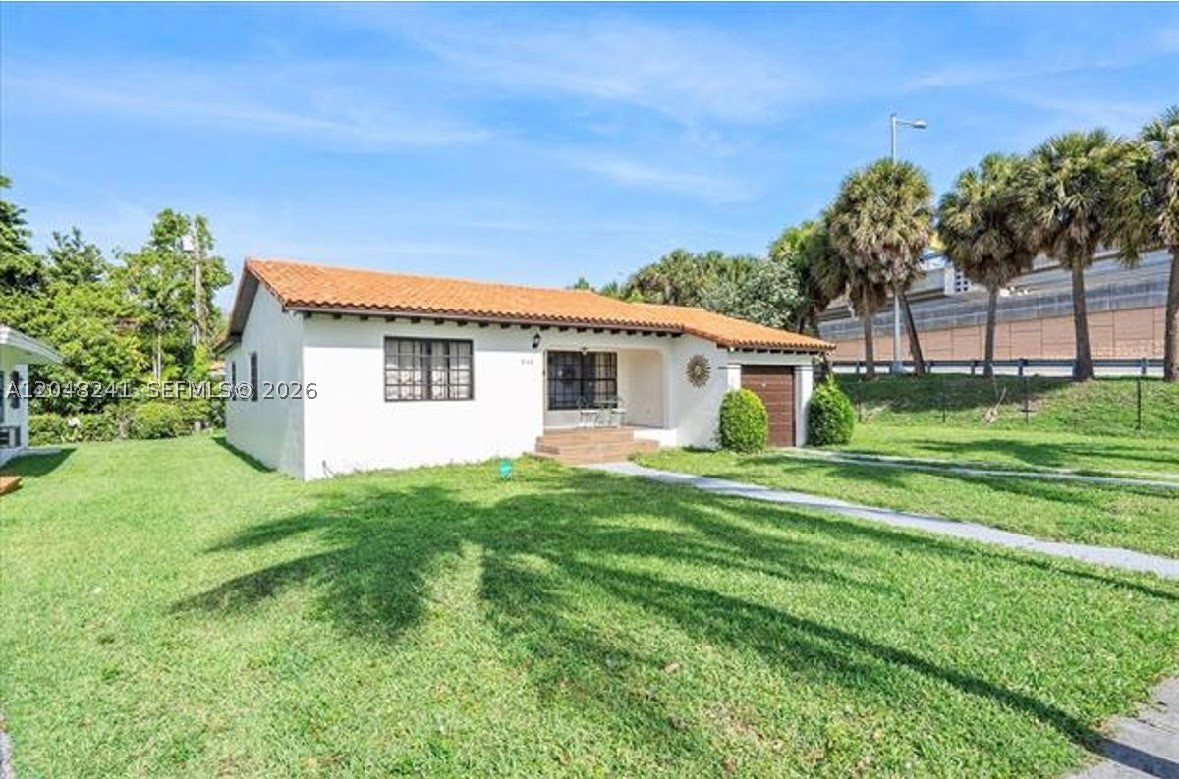 860 NW 17th Ct, Miami FL 33125