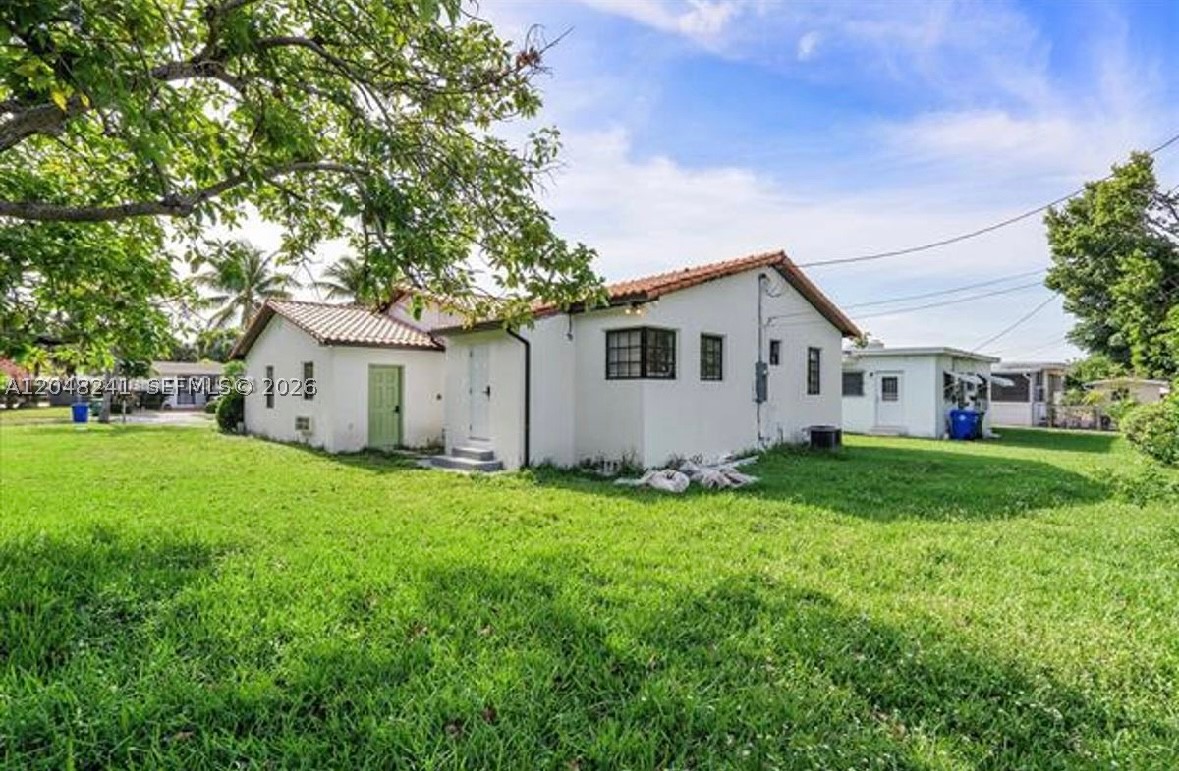 860 NW 17th Ct, Miami FL 33125