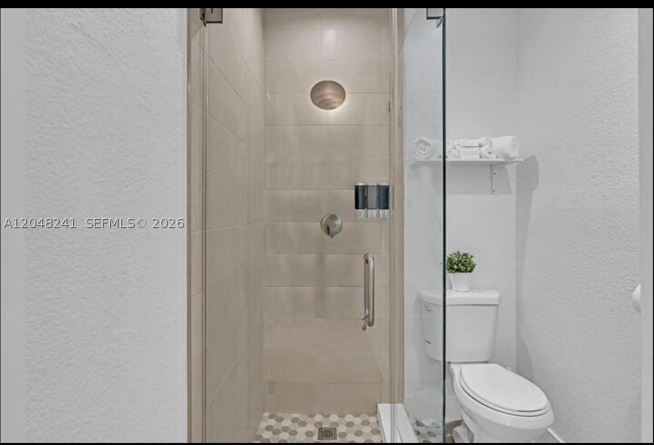 860 NW 17th Ct, Miami FL 33125