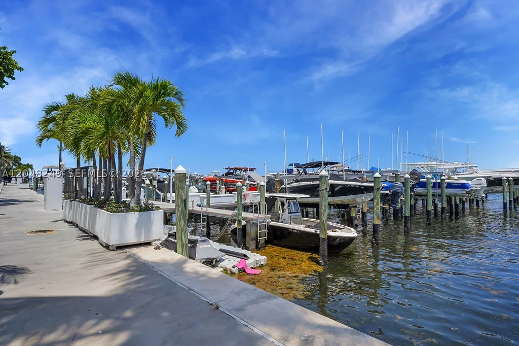 1901 Brickell Ave #B1512, Miami FL 33129