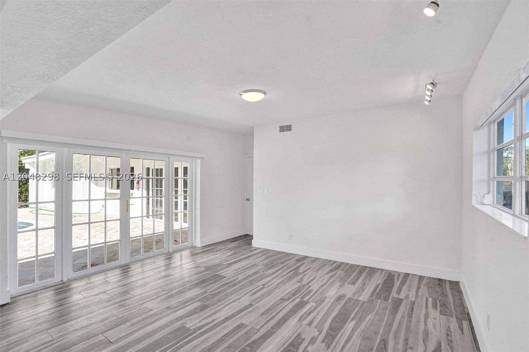 19260 NE 22nd Ave, North Miami Beach FL 33180