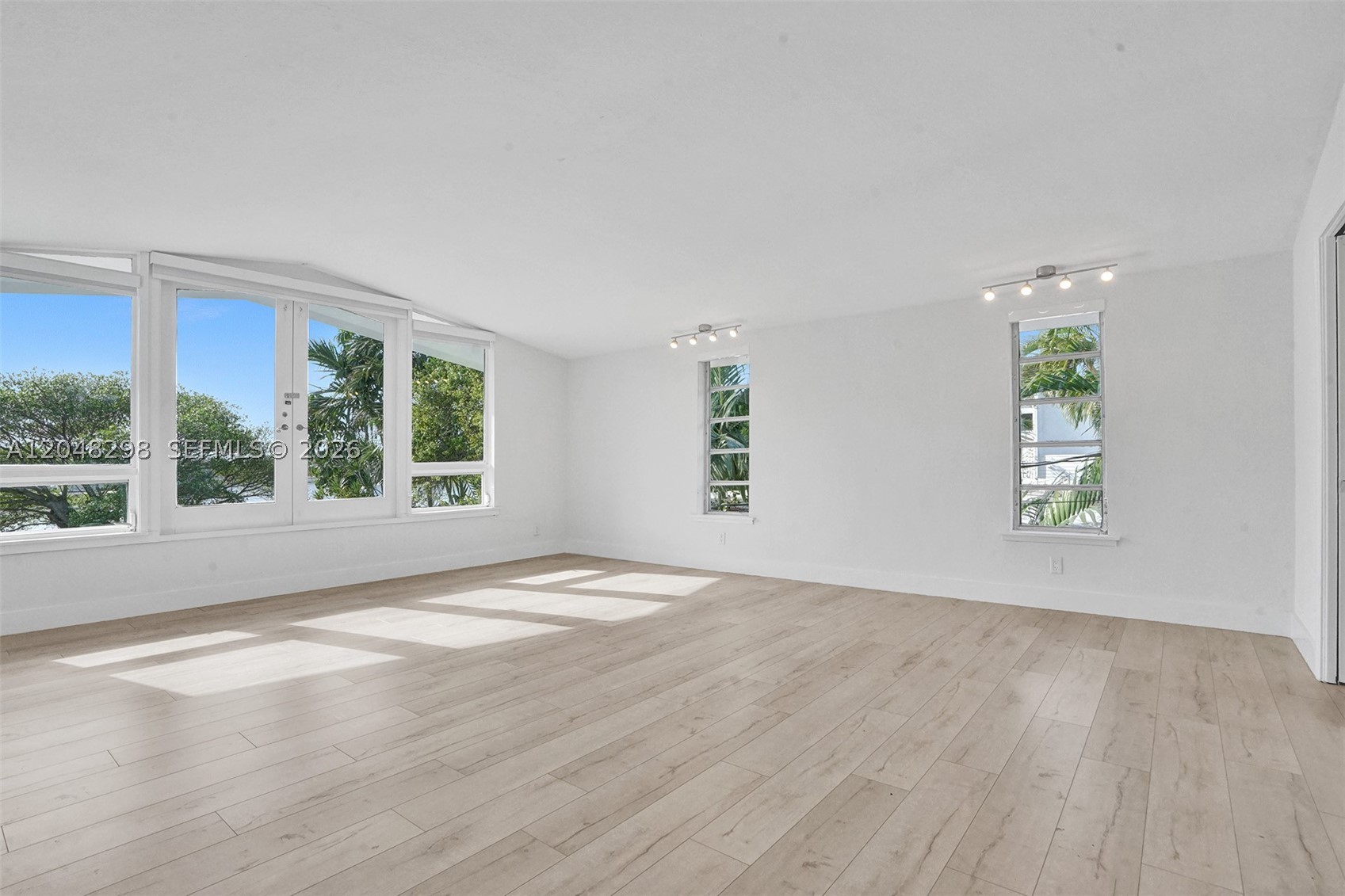 19260 NE 22nd Ave, North Miami Beach FL 33180