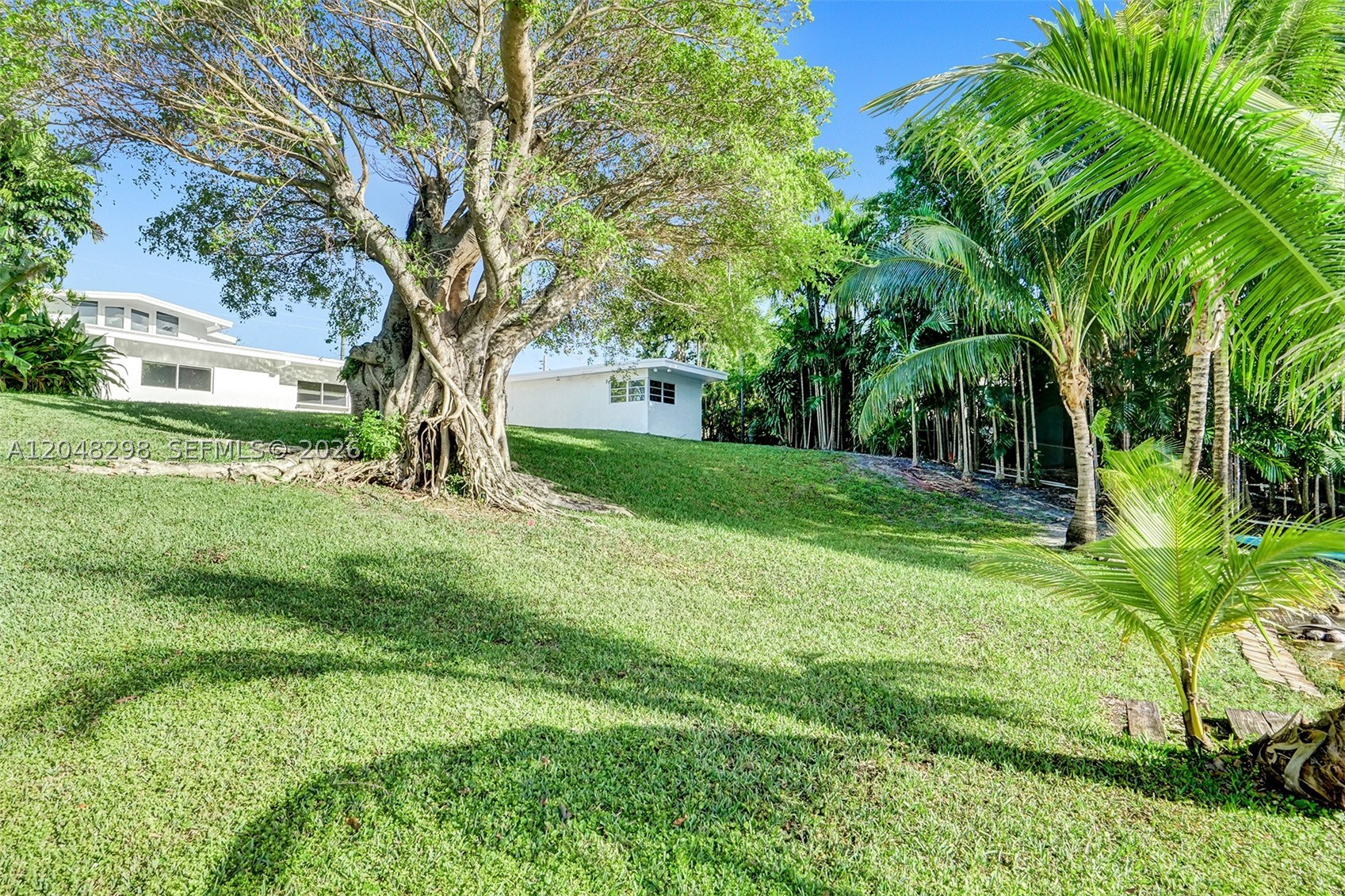 19260 NE 22nd Ave, North Miami Beach FL 33180