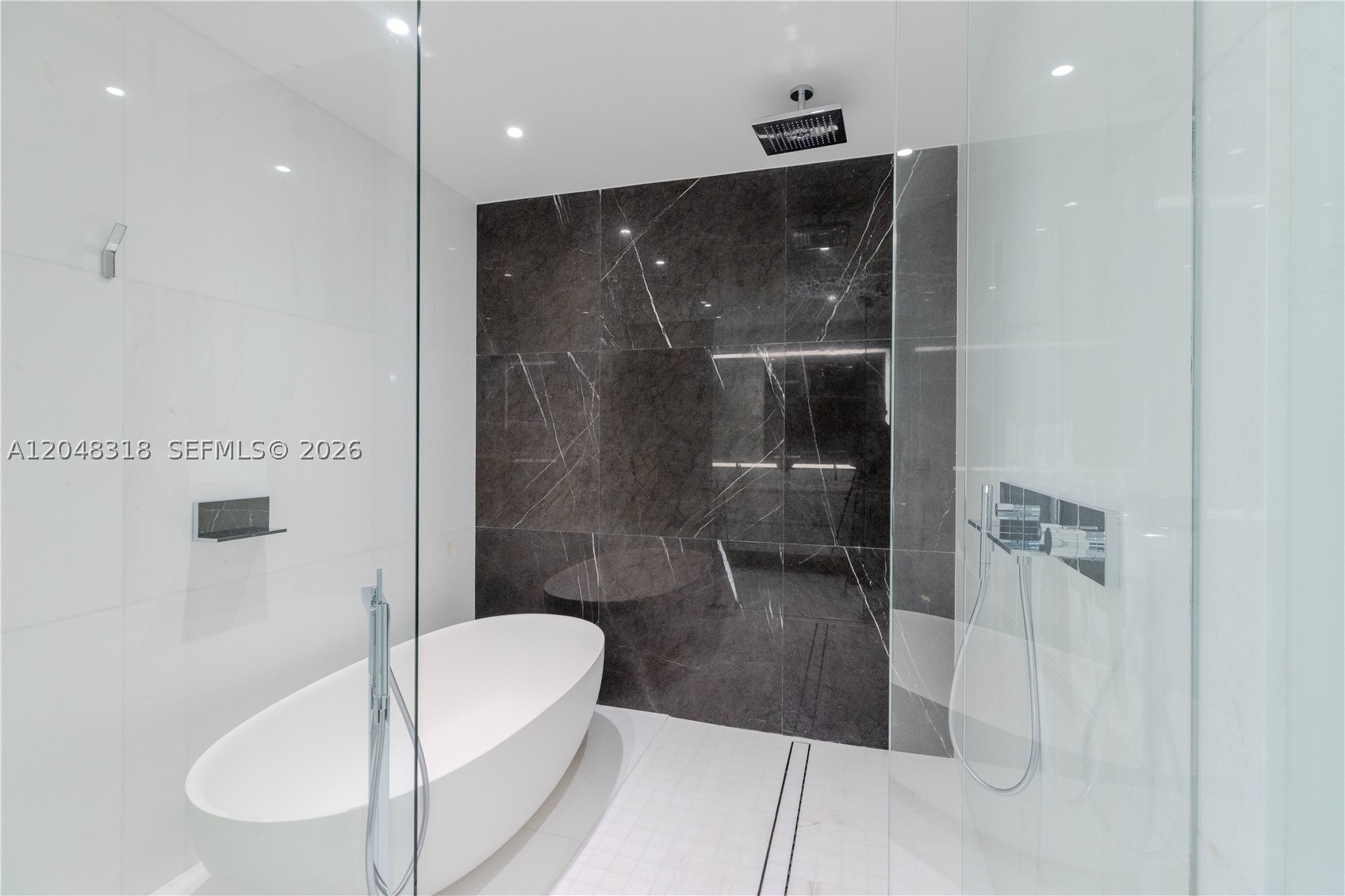 300 Biscayne Boulevard Way #2702E, Miami FL 33131