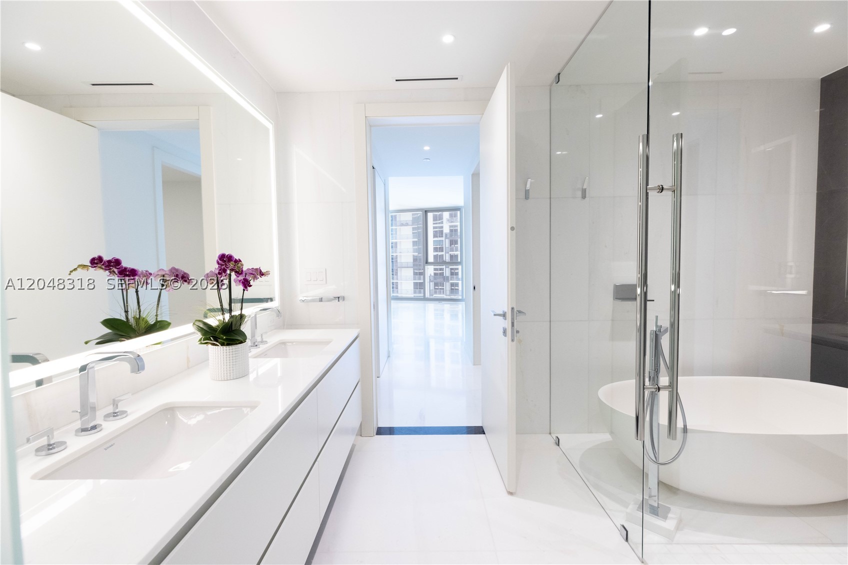 300 Biscayne Boulevard Way #2702E, Miami FL 33131