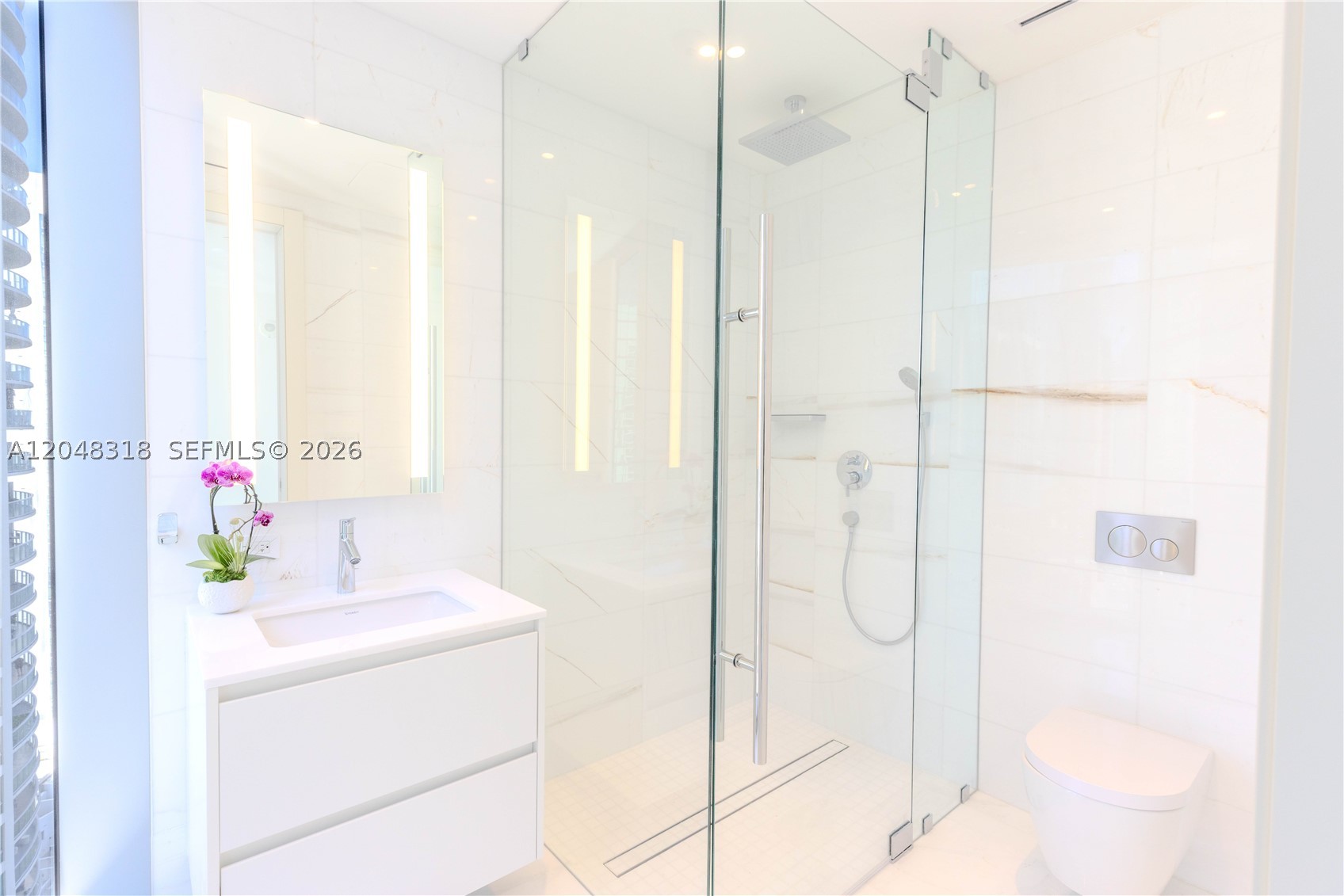 300 Biscayne Boulevard Way #2702E, Miami FL 33131