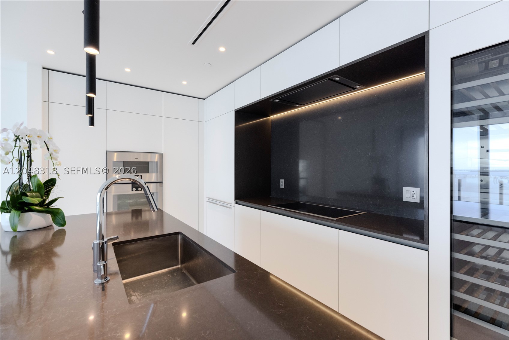 300 Biscayne Boulevard Way #2702E, Miami FL 33131