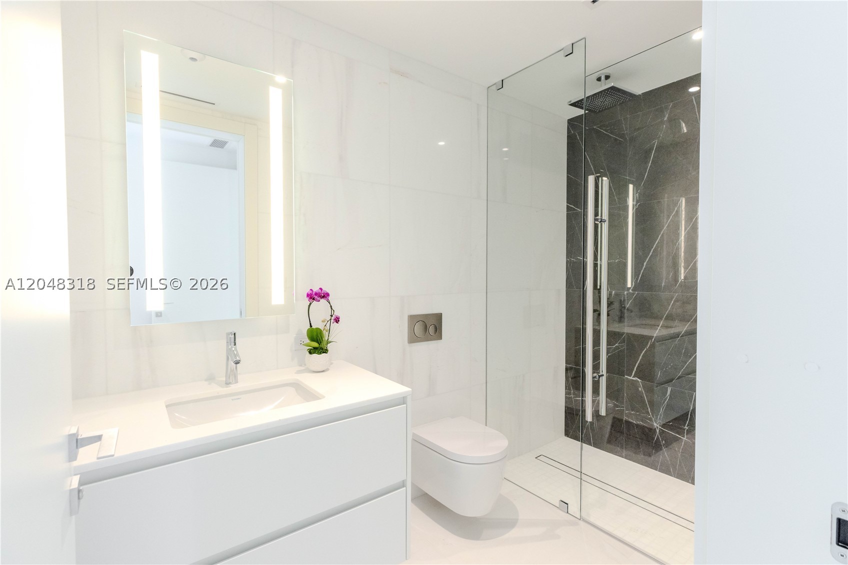 300 Biscayne Boulevard Way #2702E, Miami FL 33131