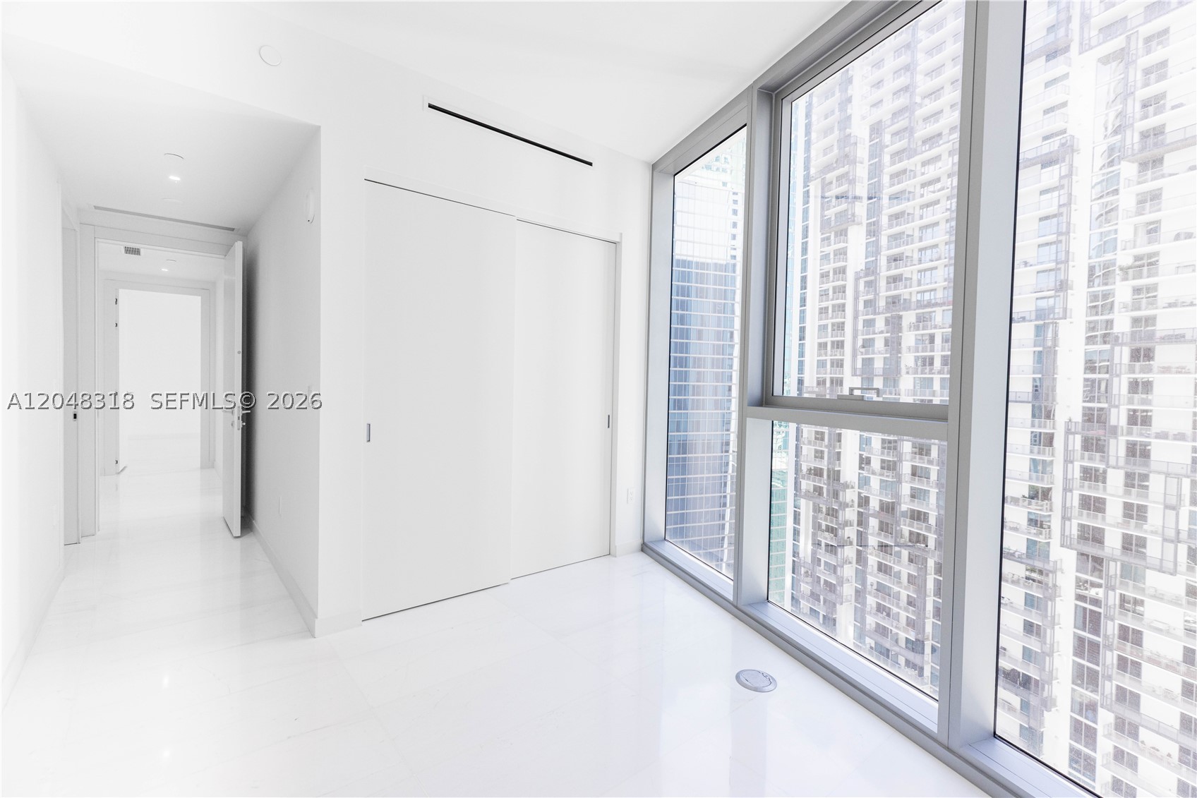 300 Biscayne Boulevard Way #2702E, Miami FL 33131