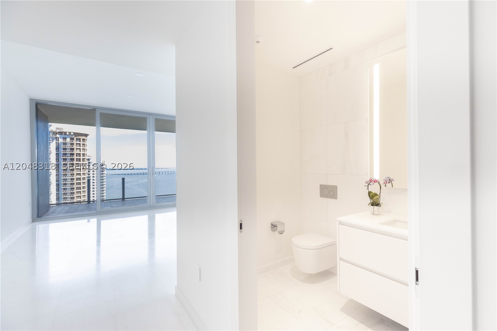 300 Biscayne Boulevard Way #2702E, Miami FL 33131