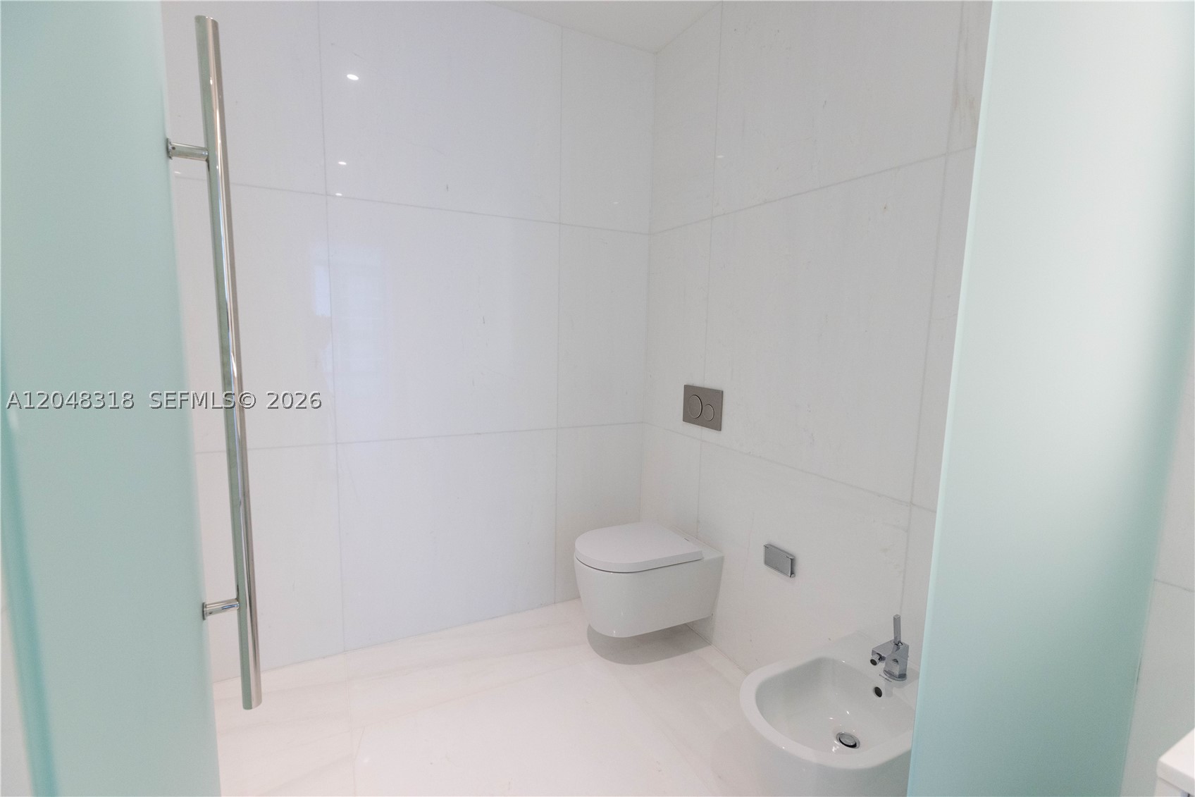 300 Biscayne Boulevard Way #2702E, Miami FL 33131