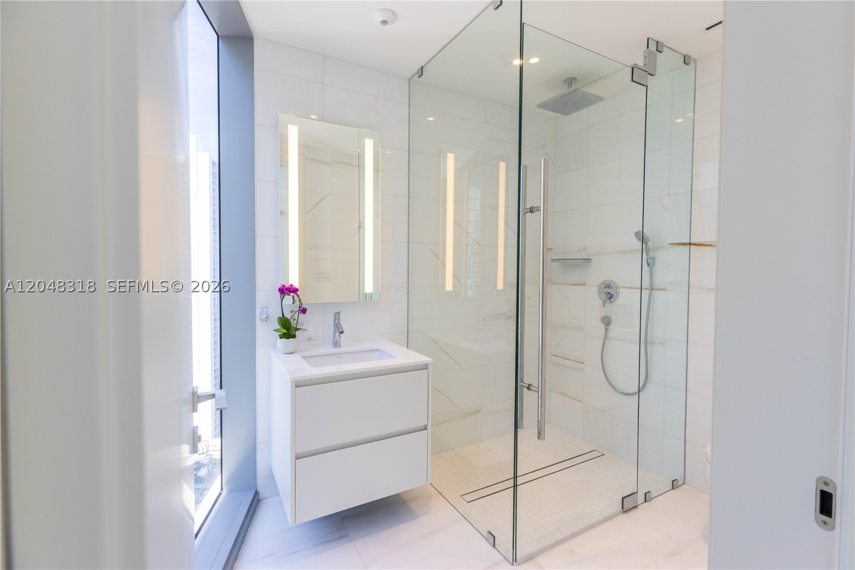 300 Biscayne Boulevard Way #2702E, Miami FL 33131