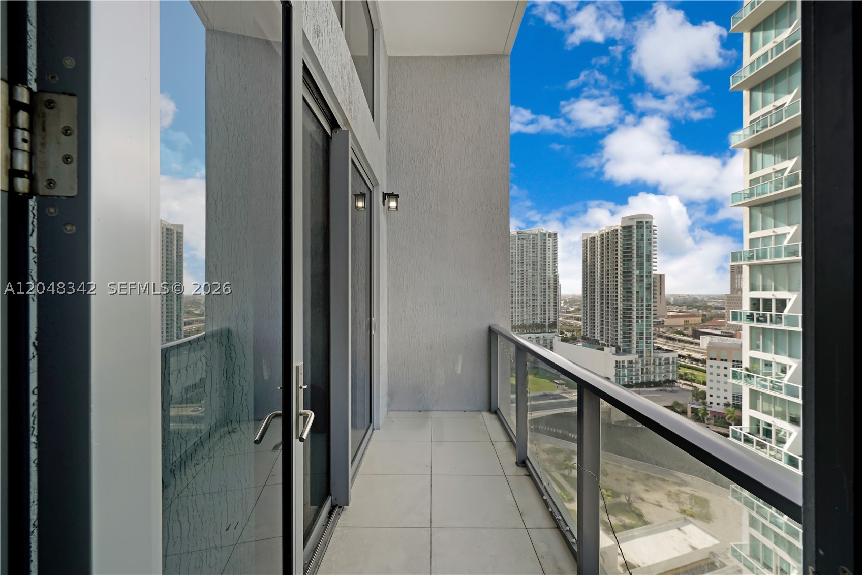 31 SE 6th St #2706, Miami FL 33131