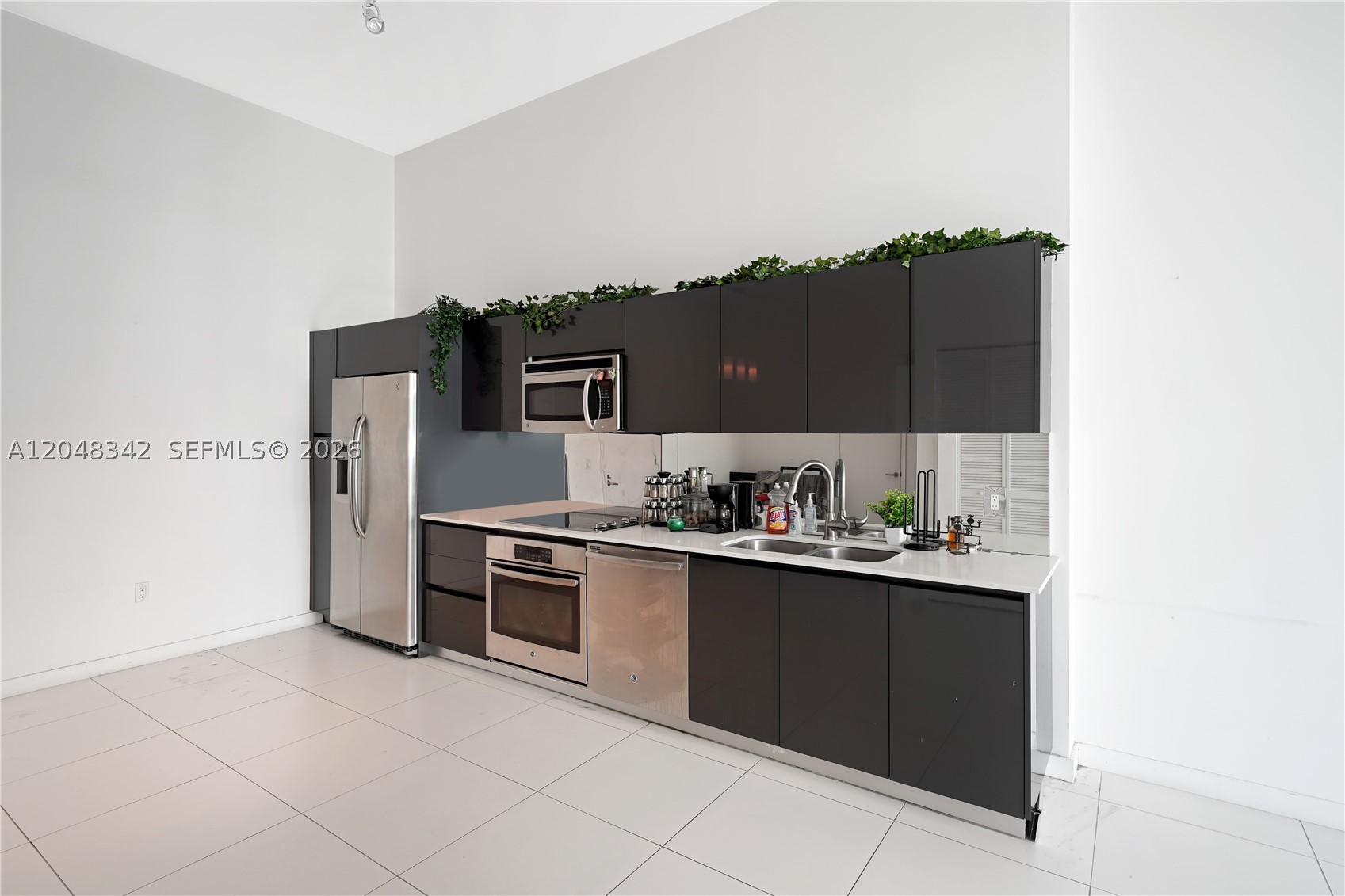 31 SE 6th St #2706, Miami FL 33131