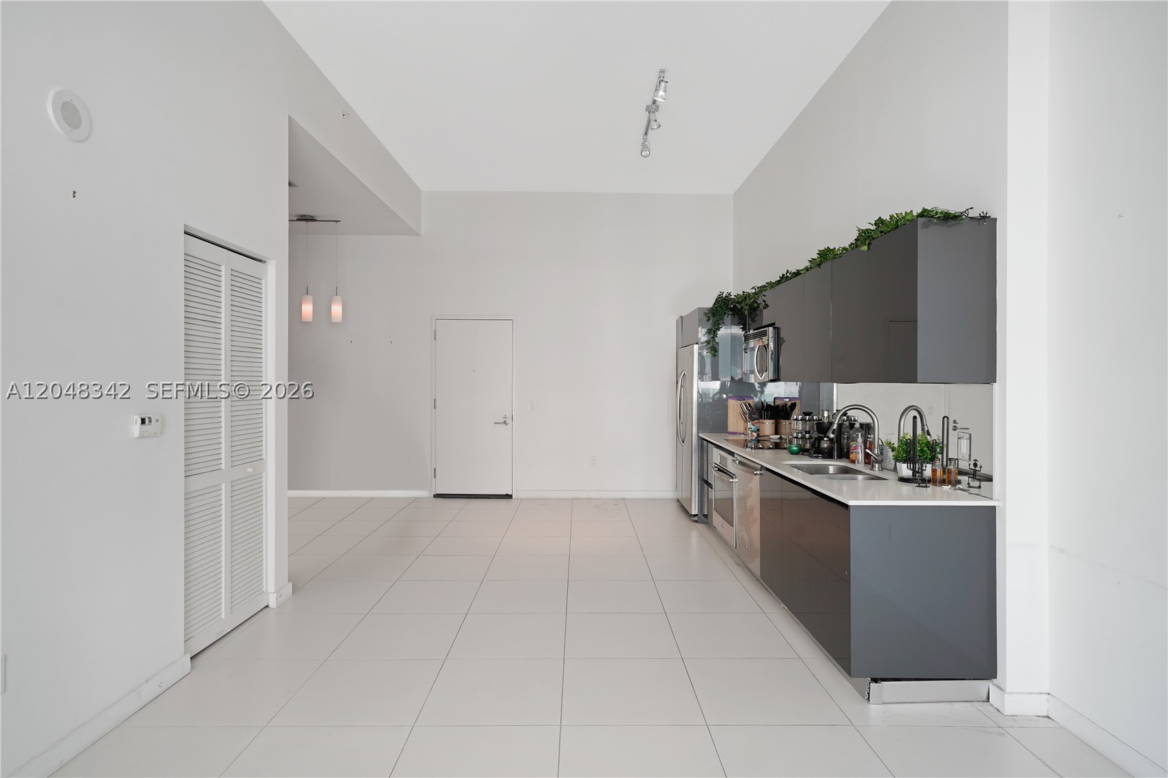 31 SE 6th St #2706, Miami FL 33131