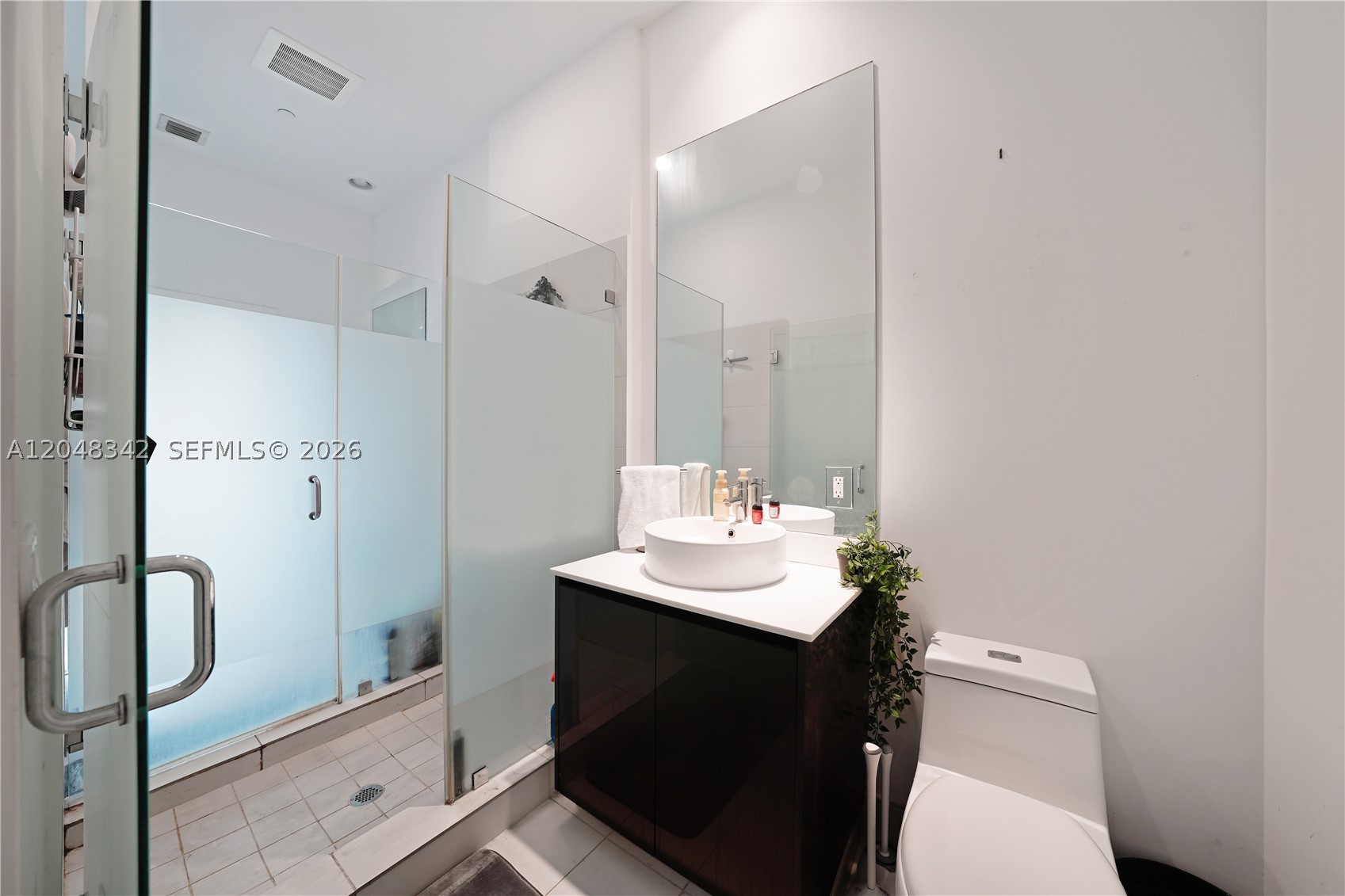 31 SE 6th St #2706, Miami FL 33131