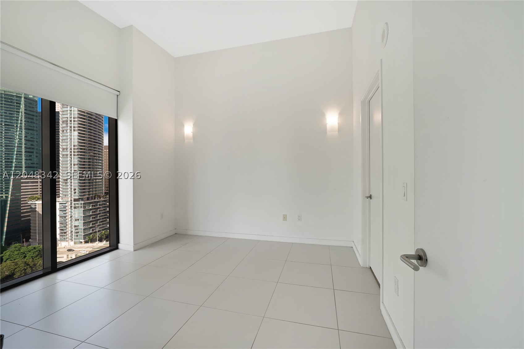 31 SE 6th St #2706, Miami FL 33131