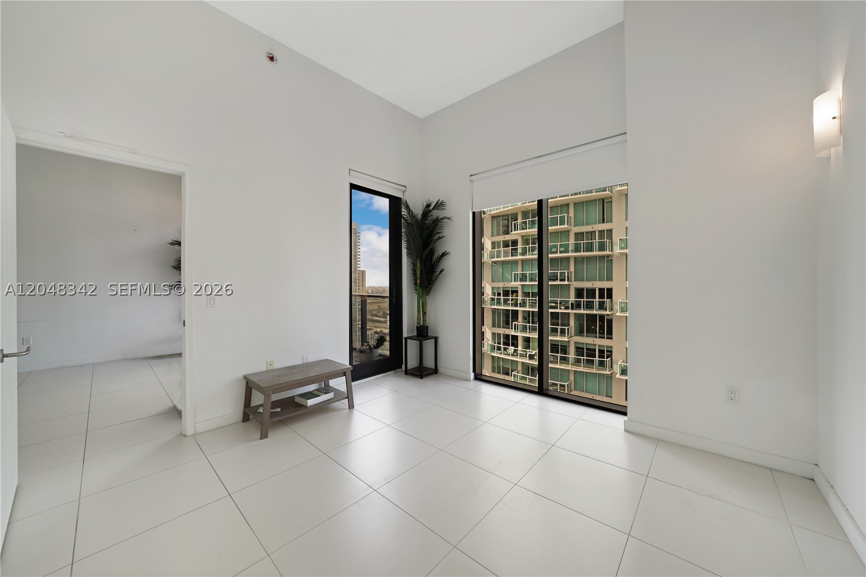 31 SE 6th St #2706, Miami FL 33131