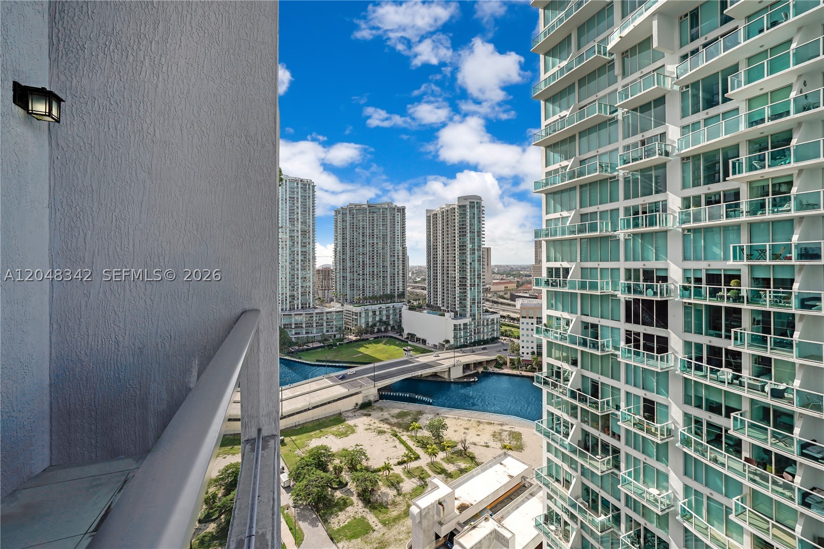 31 SE 6th St #2706, Miami FL 33131