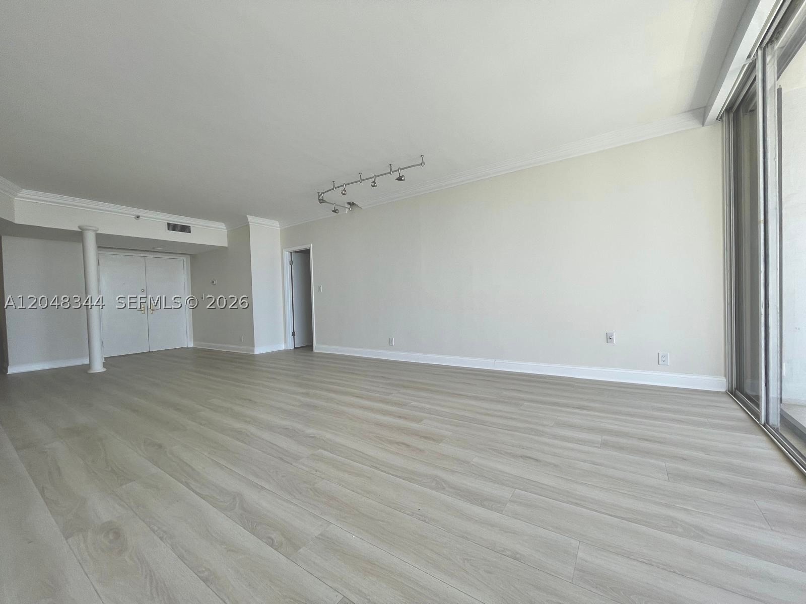 20281 E Country Club Dr #2104, Aventura FL 33180