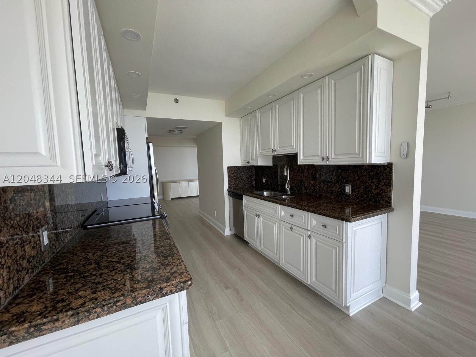 20281 E Country Club Dr #2104, Aventura FL 33180