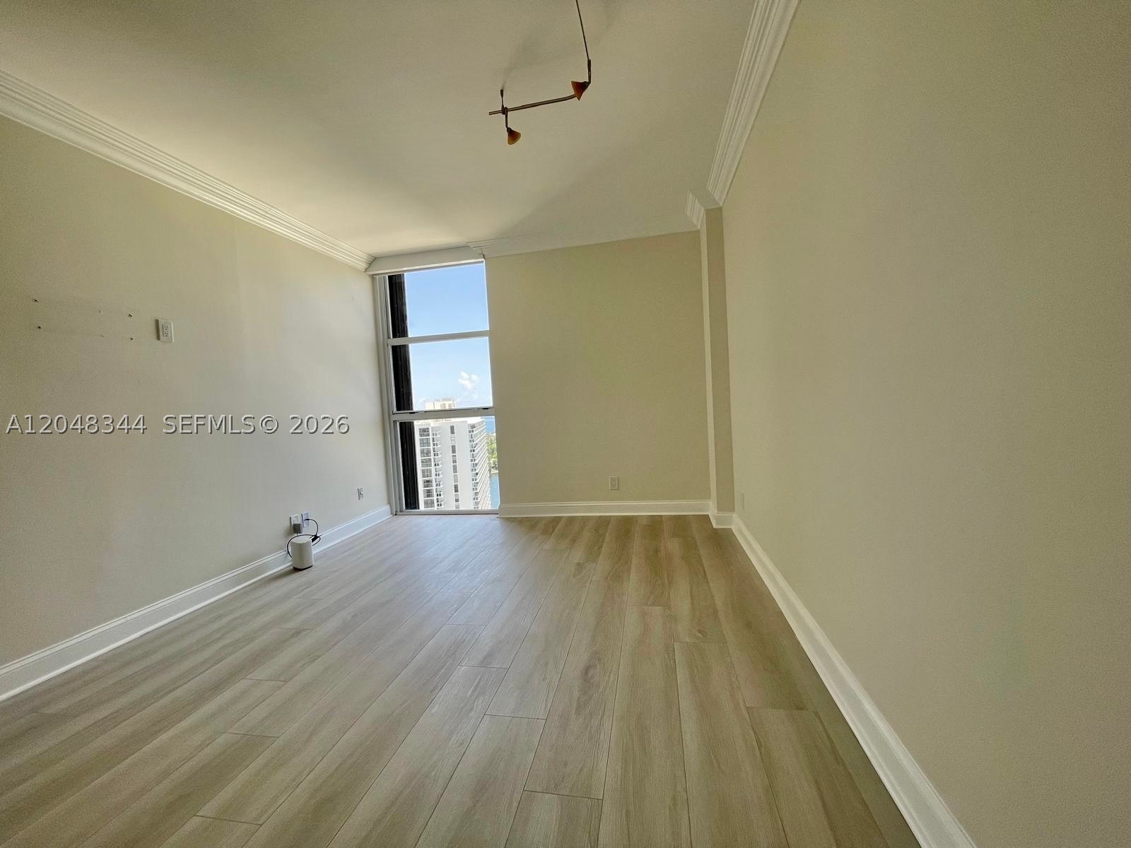20281 E Country Club Dr #2104, Aventura FL 33180
