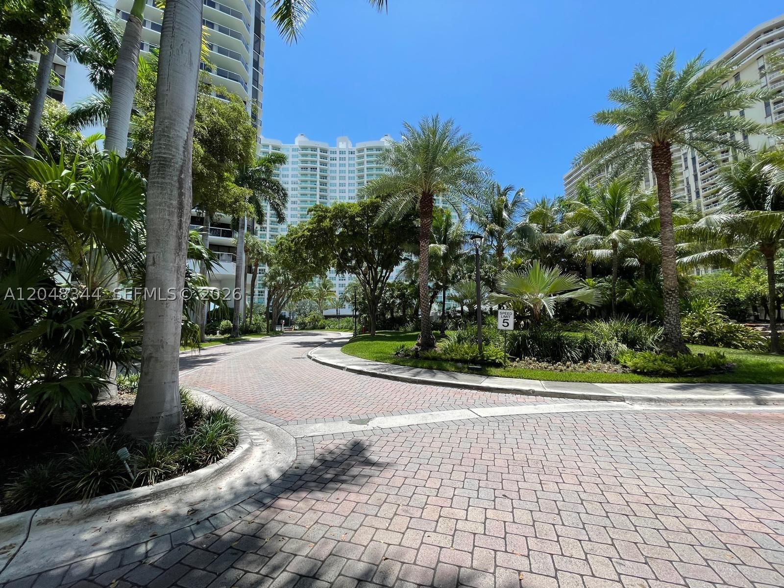 20281 E Country Club Dr #2104, Aventura FL 33180