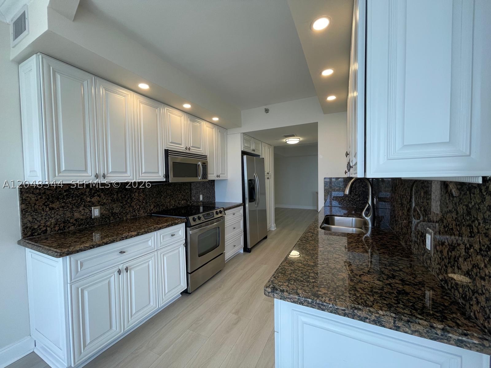 20281 E Country Club Dr #2104, Aventura FL 33180