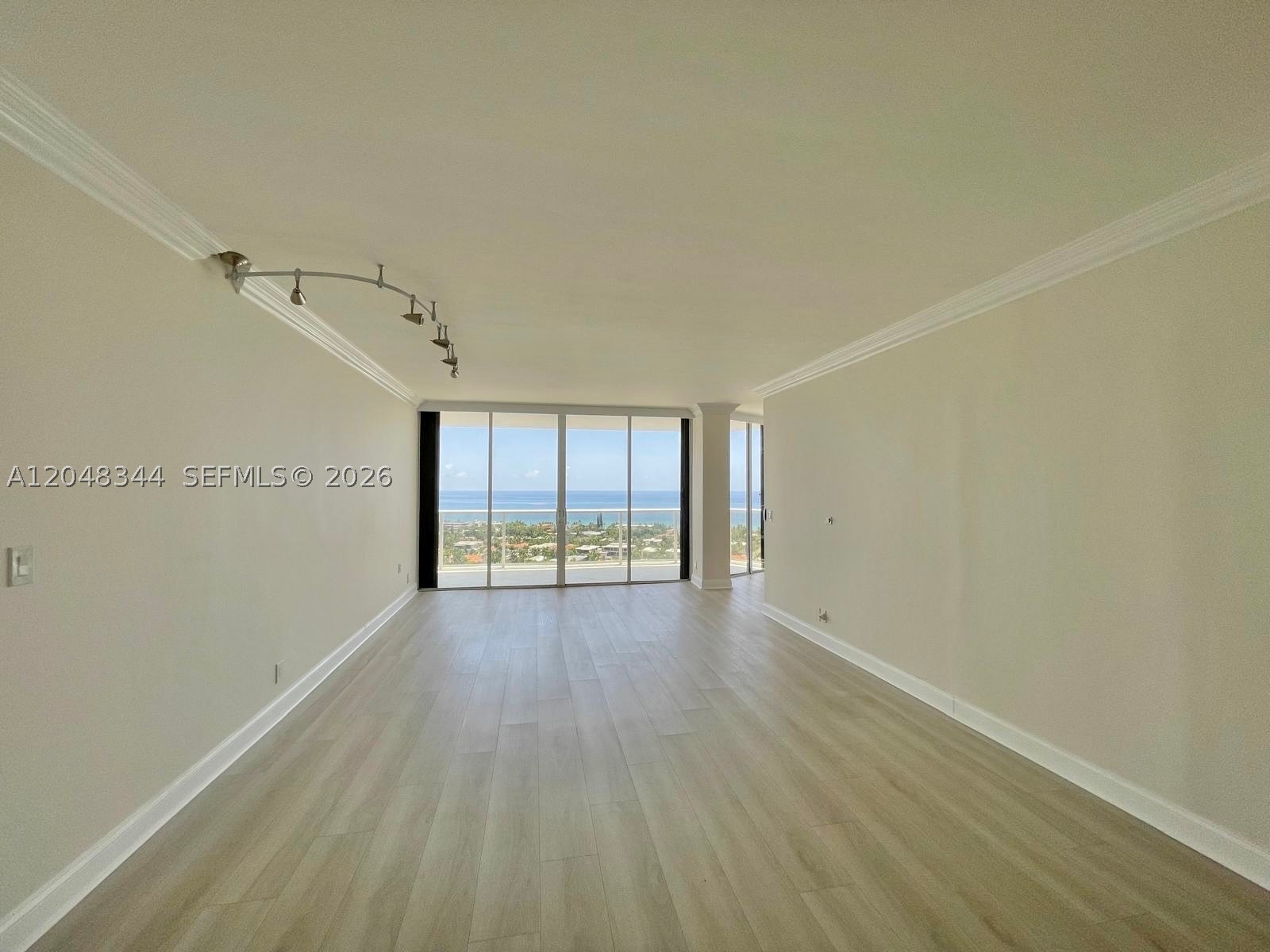 20281 E Country Club Dr #2104, Aventura FL 33180