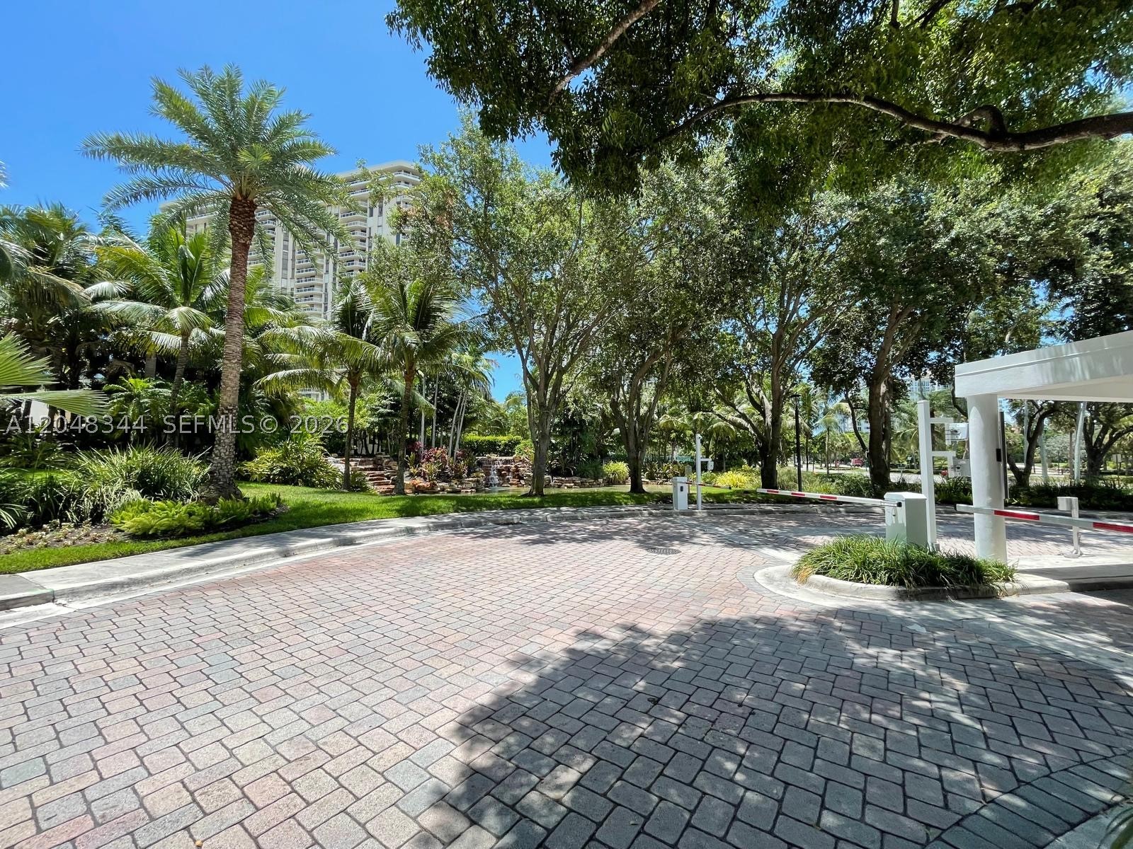 20281 E Country Club Dr #2104, Aventura FL 33180