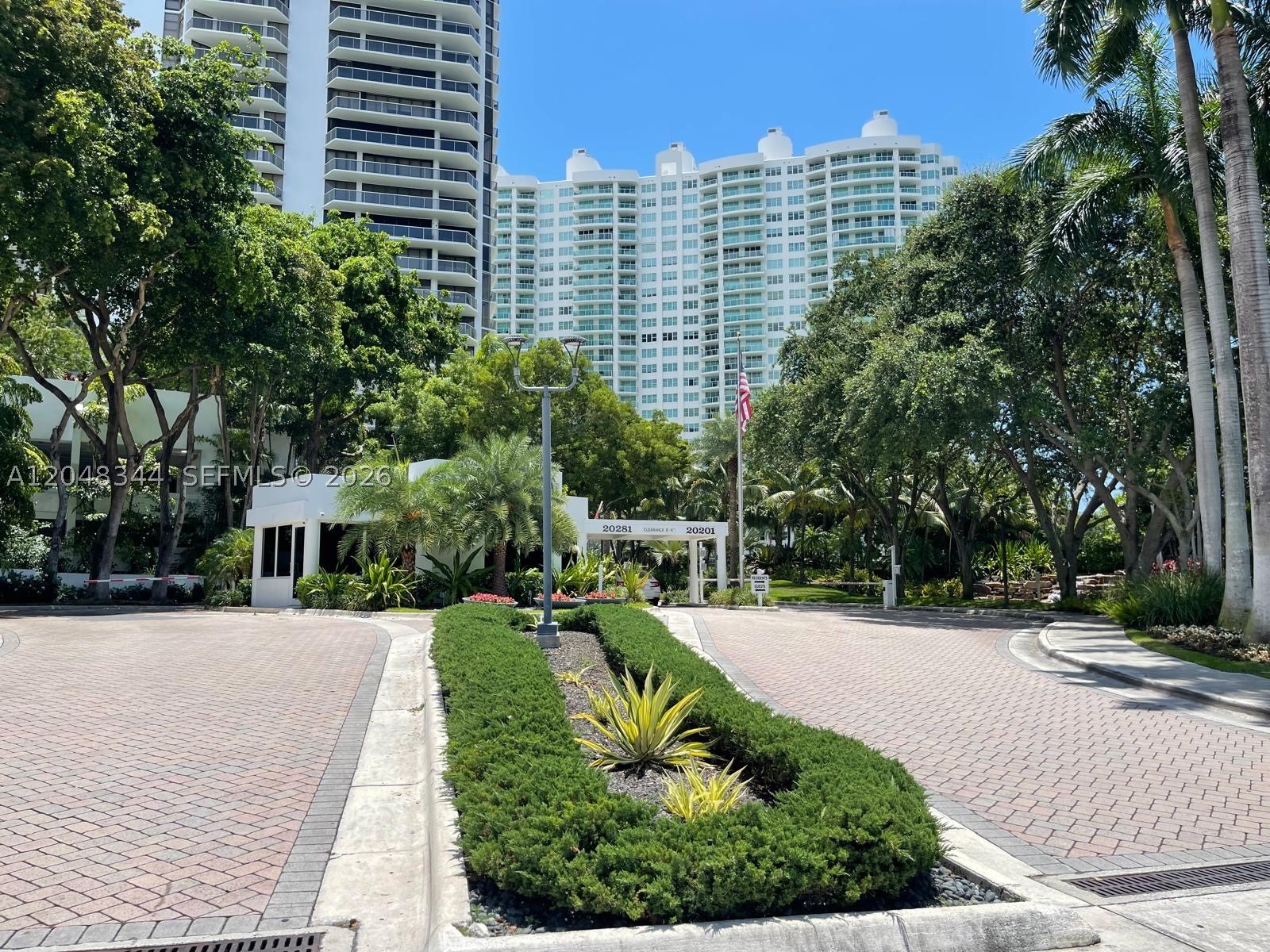 20281 E Country Club Dr #2104, Aventura FL 33180