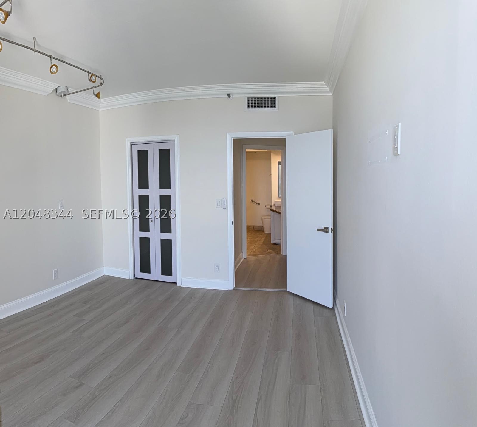 20281 E Country Club Dr #2104, Aventura FL 33180