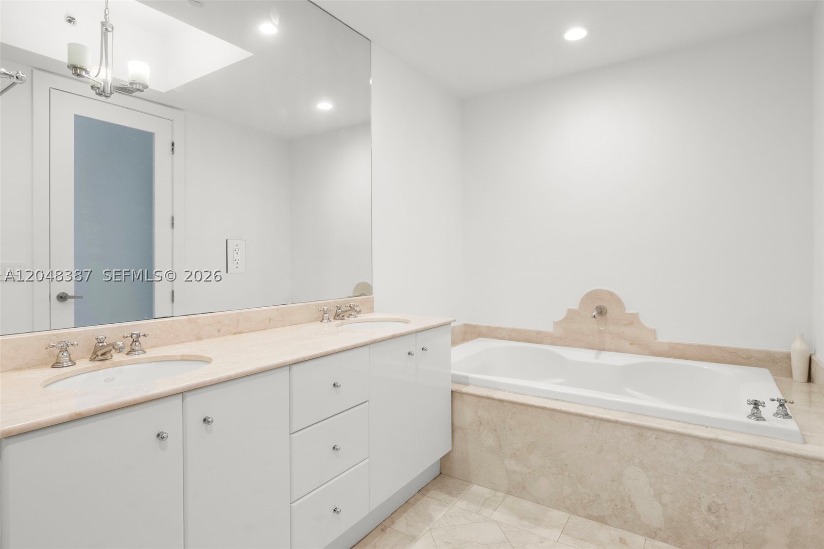 100 S Pointe Dr #501, Miami Beach FL 33139