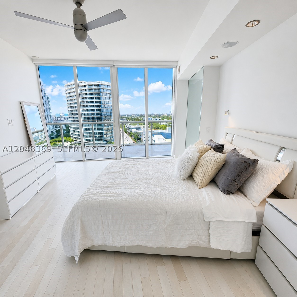 450 Alton Rd #1606, Miami Beach FL 33139