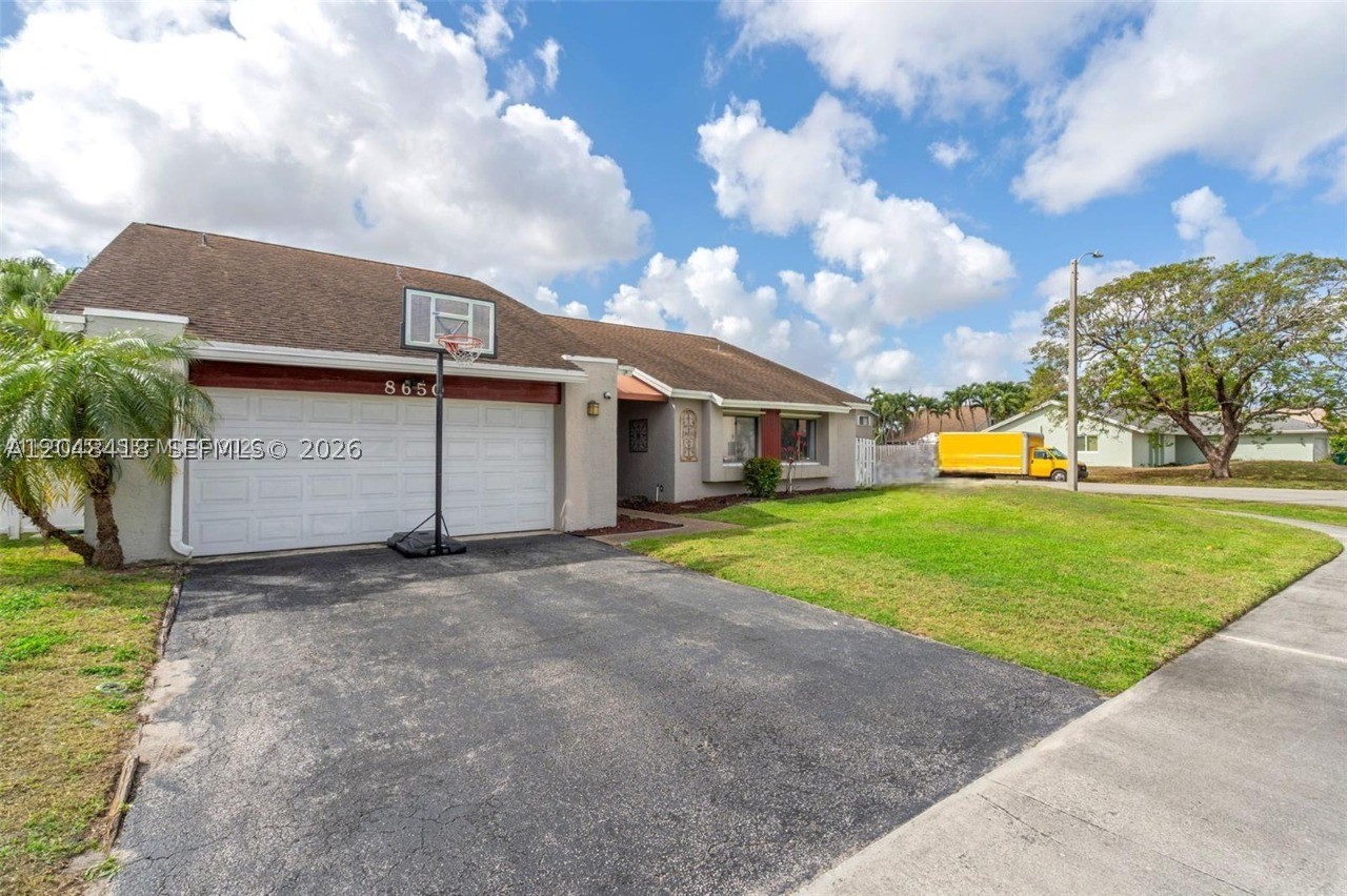 8650 NW 46th Ct, Lauderhill FL 33351