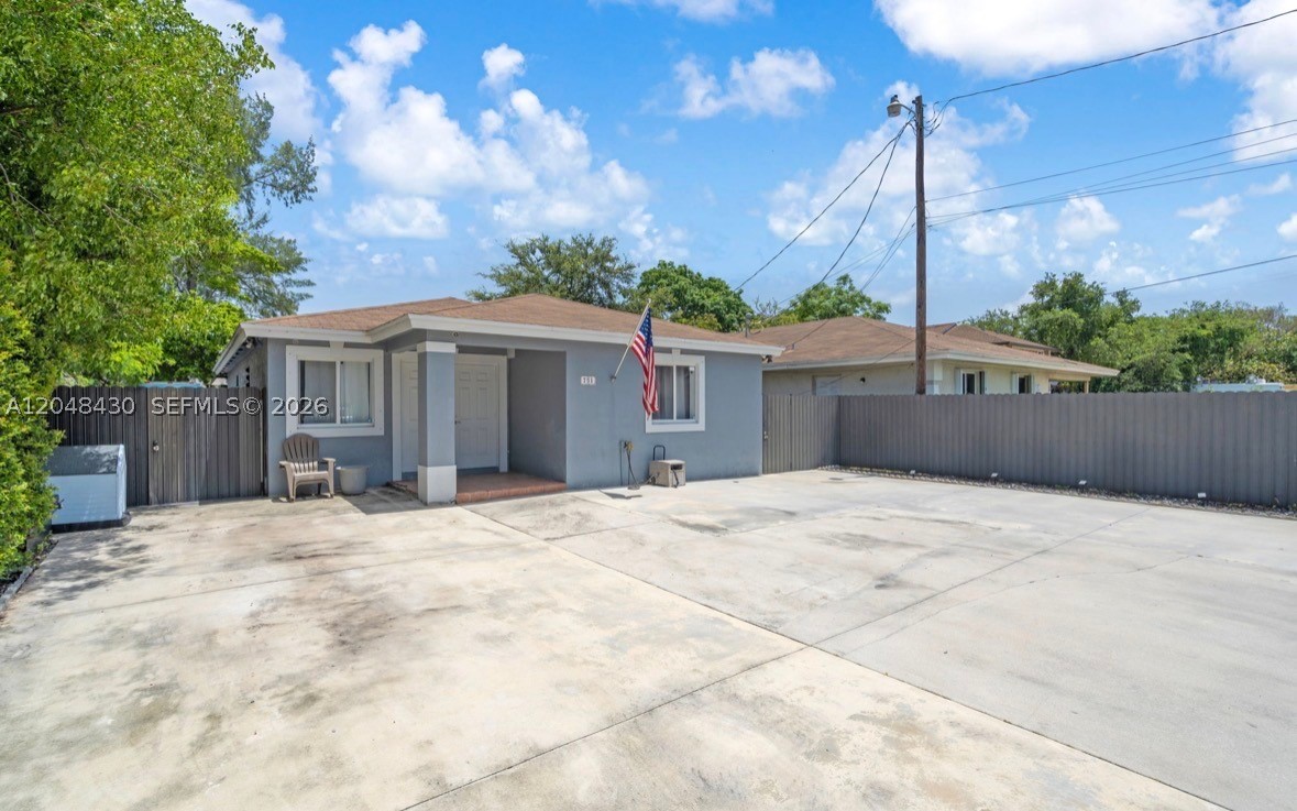 751 NW 70th St, Miami FL 33150