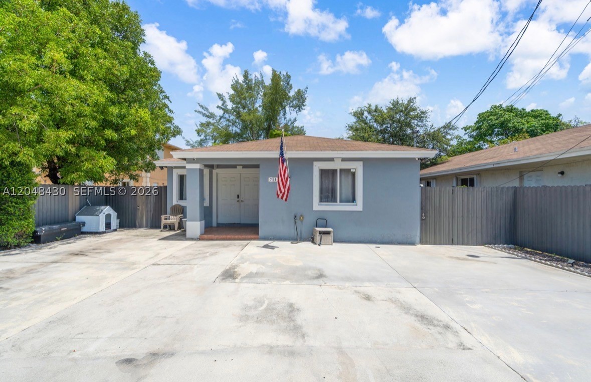 751 NW 70th St, Miami FL 33150