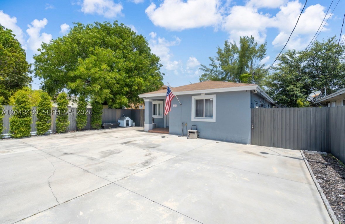 751 NW 70th St, Miami FL 33150