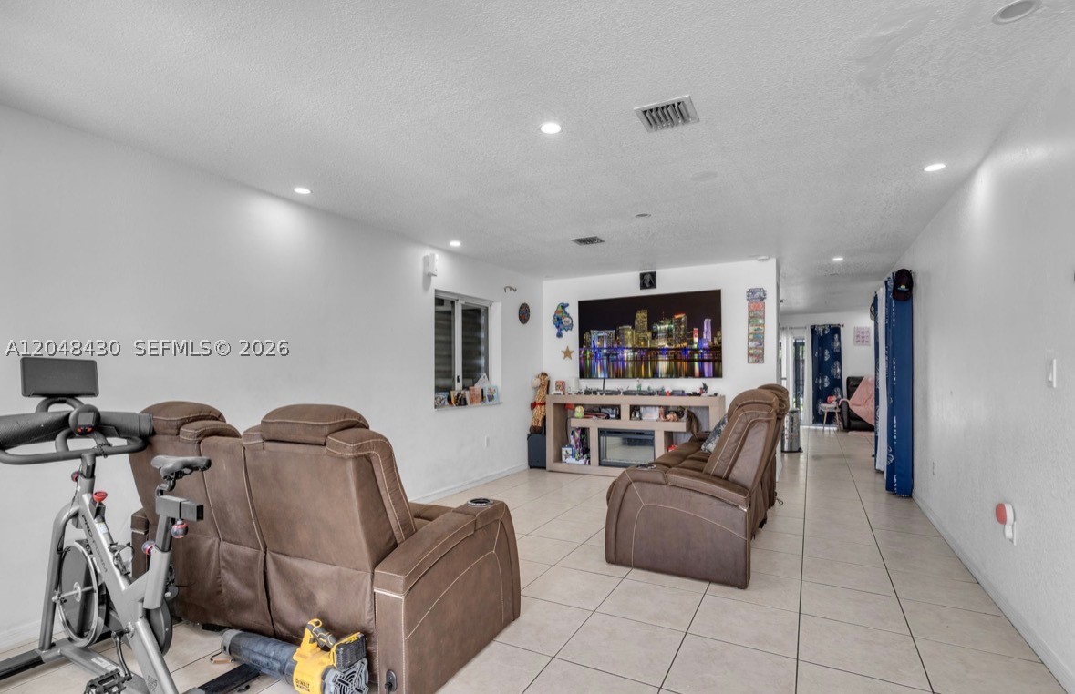 751 NW 70th St, Miami FL 33150