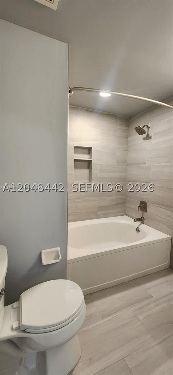 211 Mallory Ct #211+ DEN/OFFICE SPACE, Weston FL 33326