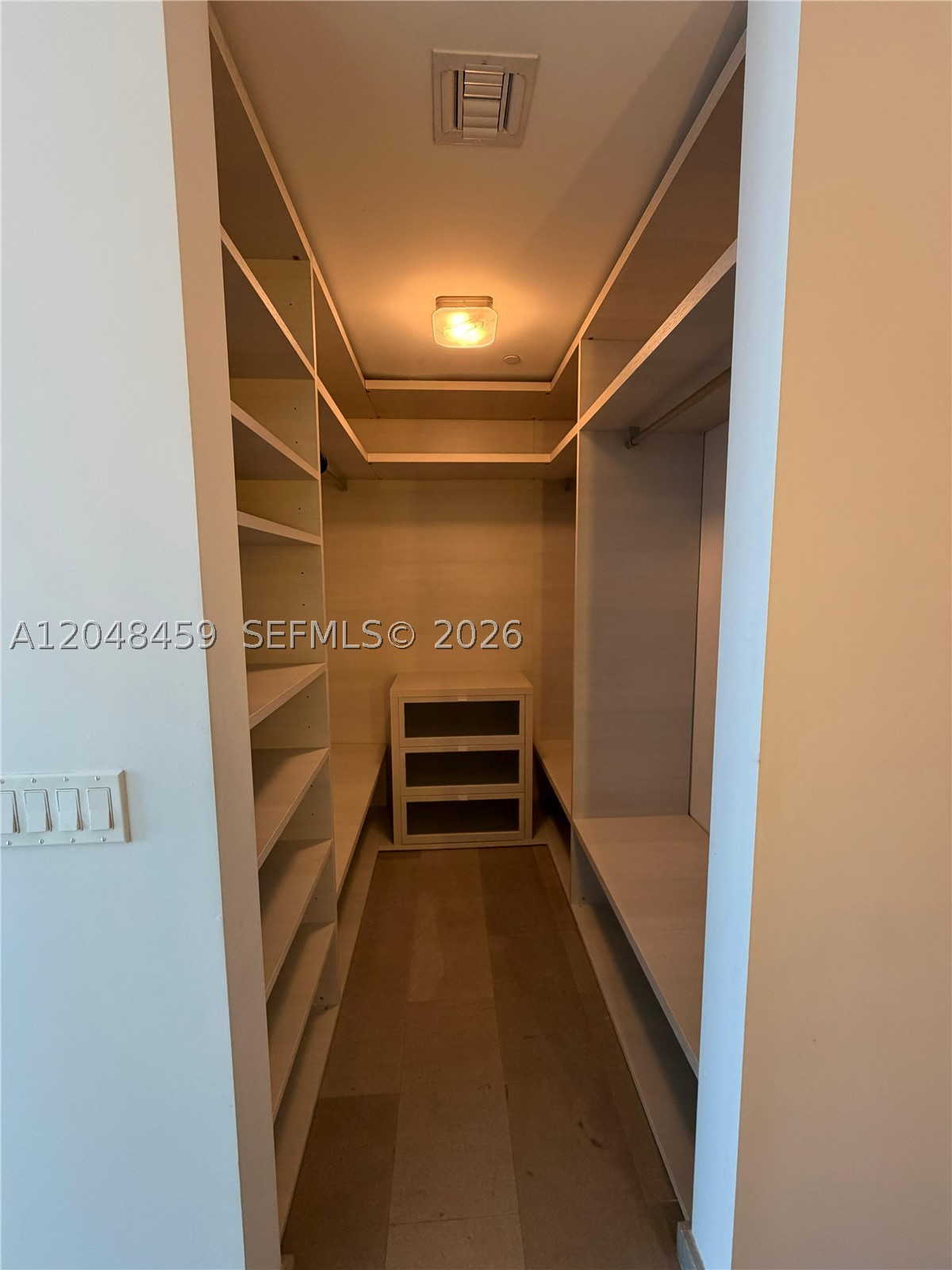 68 SE 6th St #2506, Miami FL 33131