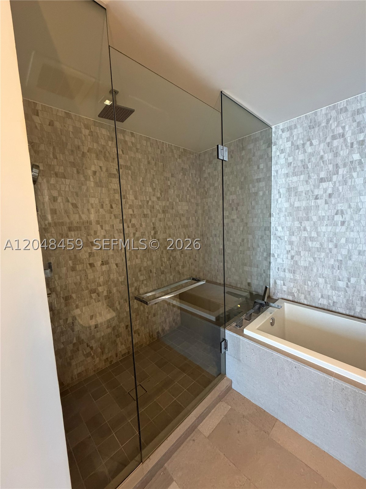 68 SE 6th St #2506, Miami FL 33131