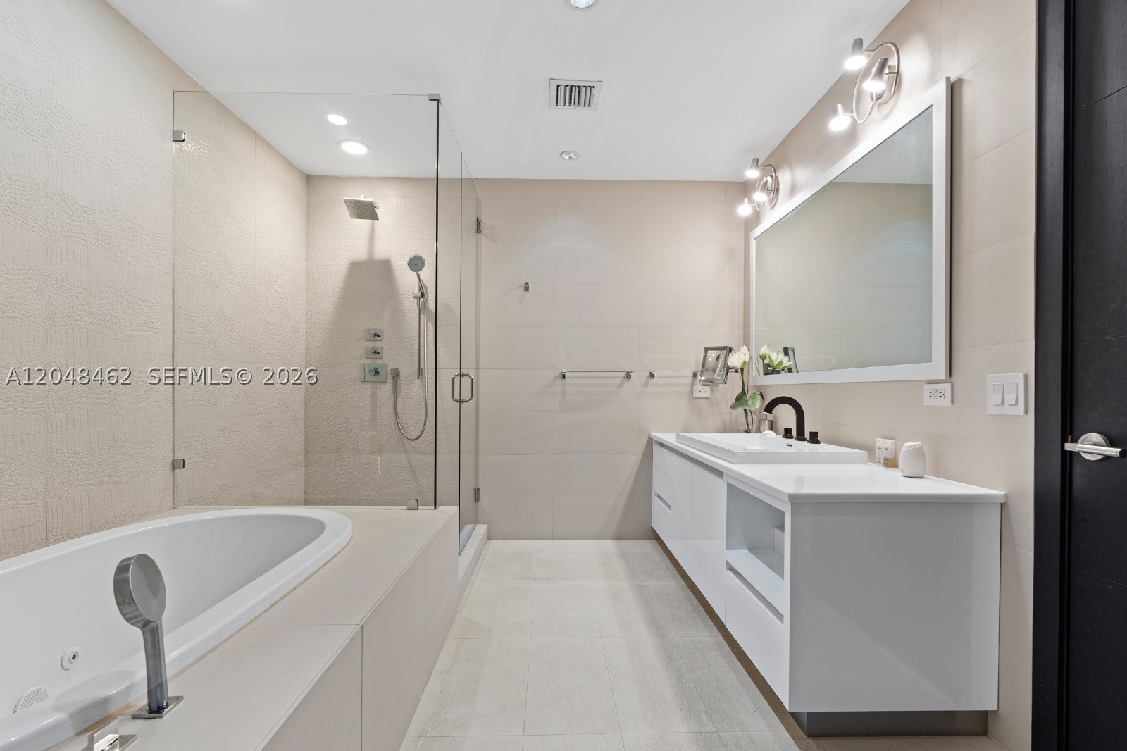 1425 Brickell Ave #42E, Miami FL 33131