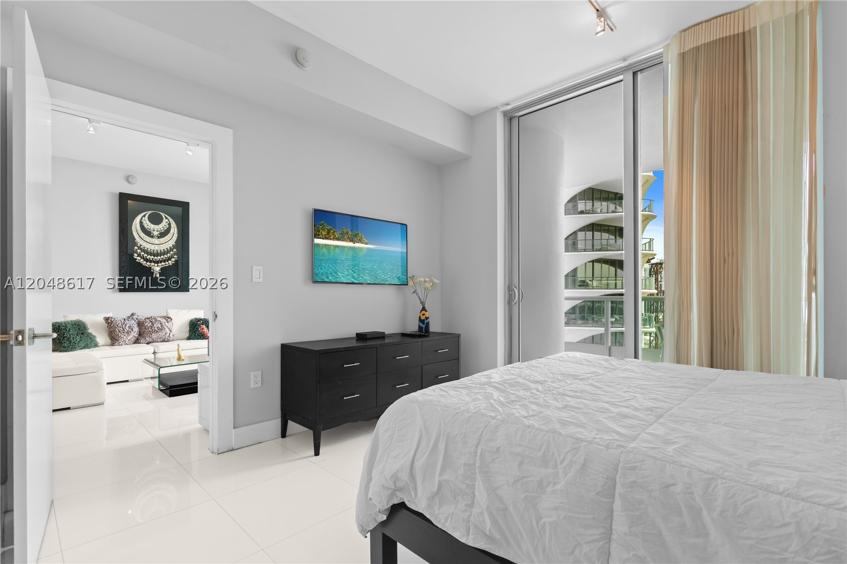 900 Biscayne Blvd #2408, Miami FL 33132