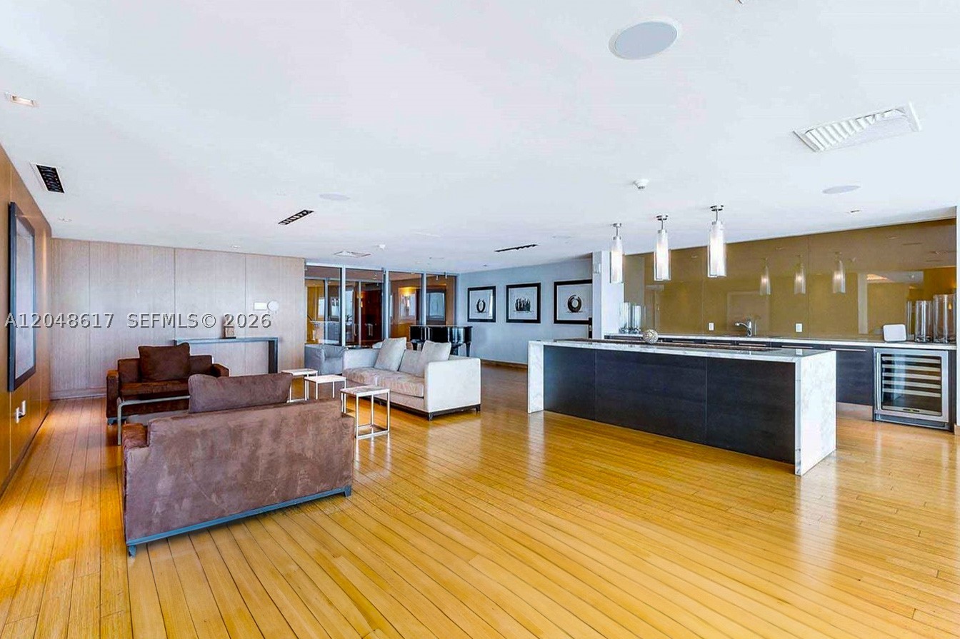 900 Biscayne Blvd #2408, Miami FL 33132