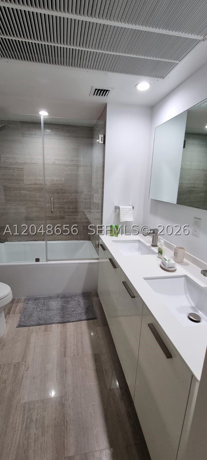 1300 Brickell Bay Dr #1701, Miami FL 33131