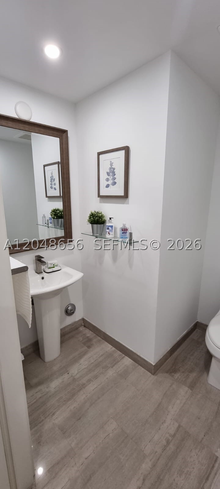 1300 Brickell Bay Dr #1701, Miami FL 33131
